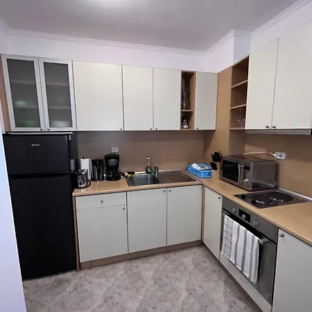 Spacious 1-Bedroom Sea View Apartment 2 Balconies *