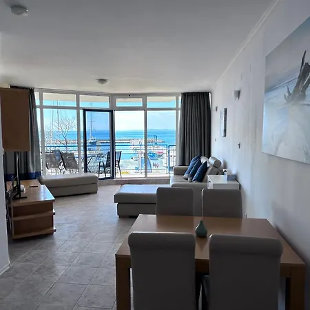 Spacious 1-Bedroom Sea View Apartment 2 Balconies Apartment