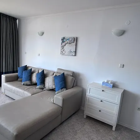 Spacious 1-Bedroom Sea View Apartment 2 Balconies Apartment