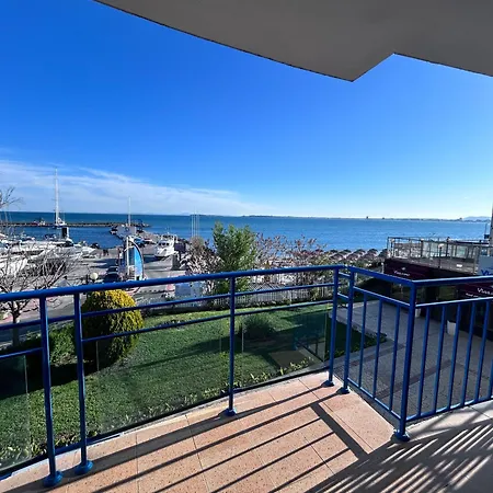 Spacious 1-Bedroom Sea View Apartment 2 Balconies Apartment