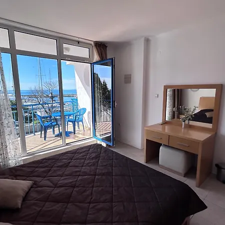 Spacious 1-Bedroom Sea View Apartment 2 Balconies Sweti Wlas
