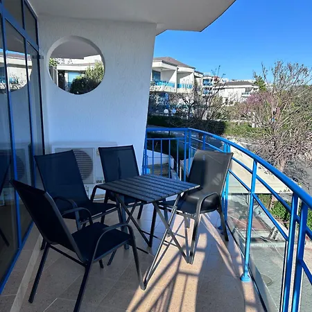 Spacious 1-Bedroom Sea View Apartment 2 Balconies Apartment