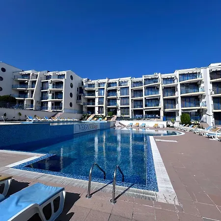 Spacious 1-Bedroom Sea View Apartment 2 Balconies Sweti Wlas